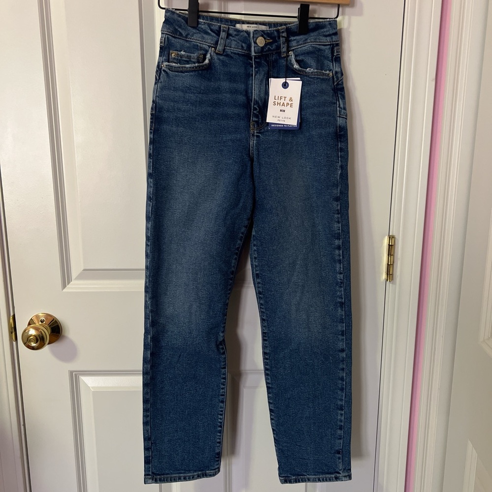 NWT Women’s High Waisted Dark Denim Mom Jeans in Size 2